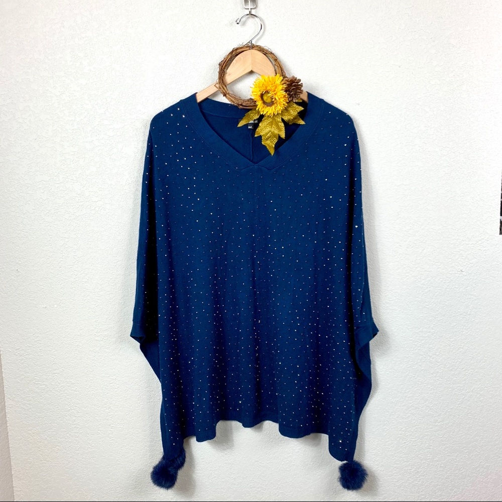 Gran Oriente Navy and Gold Poncho w/Fur Poms